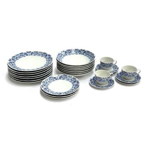 166 - A quantity of Hutschenreuther blue and white porcelain, approx. 25 pieces, to include plates 25cmD, ... 