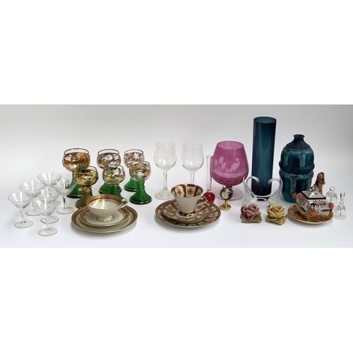 172 - A mixed lot of glass and ceramics to include a pair of Rosenthal Monbijou Classic Rose Collection wi... 