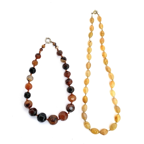 2 - A graduated agate bead necklace with polished polka dot facets, the beads graduating from 0.8cmD to ... 