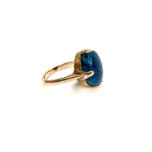 7 - An early 20th century 9ct gold ring set with sodalite, size L 1/2, gross weight 5.1g