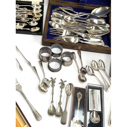 118 - A quantity of silver plated flatware, napkin rings, souvenir spoons etc