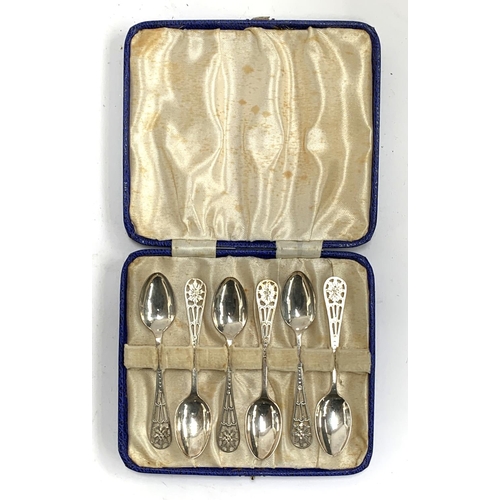 105 - A cased set of teaspoons with pierced floral design, hallmarked for Thomas Bradbury & Sons Ltd, Shef... 