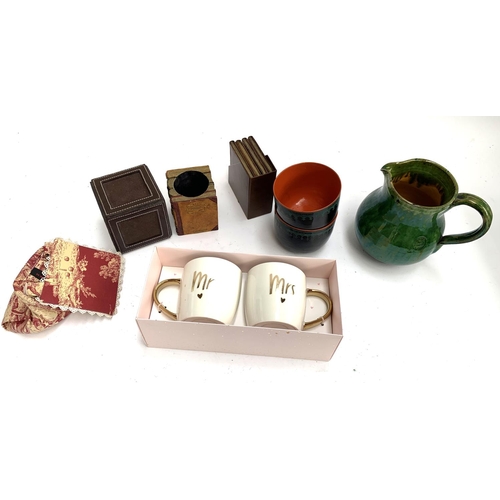 307 - A mixed lot to include French green glaze jug, the original bookworks limited coasters, lacquer bowl... 