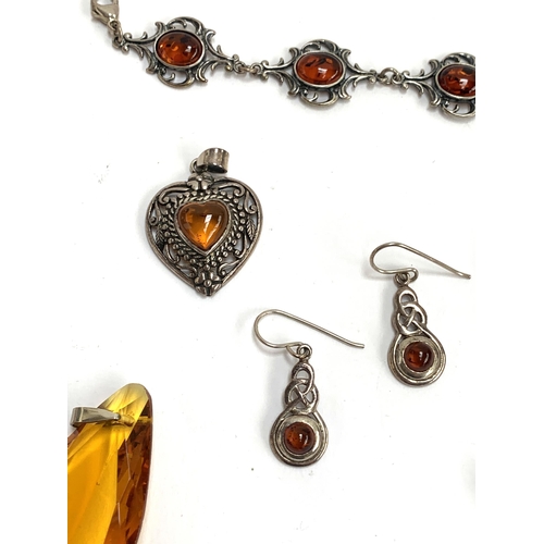 60 - A quantity of amber and amber type jewellery, to include silver rings, stud earrings silver heart sh... 