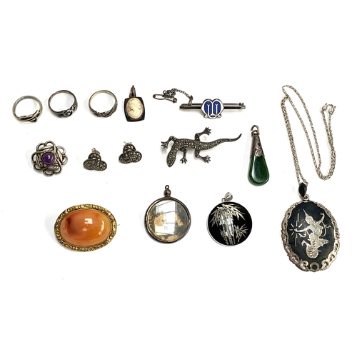 62 - A mixed lot of jewellery to include niello, nephrite pendant, Georgian chased gilt metal and agate b... 