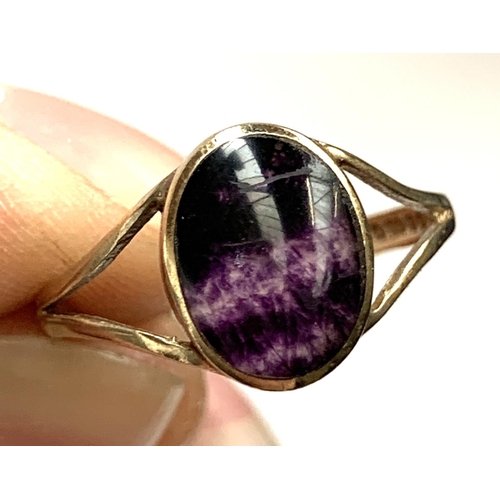 63 - A 9ct gold ring set with Derbyshire blue john, size M, 1.9g; together with a pair of 9ct gold blue j... 