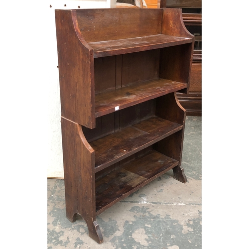 710 - An oak bookshelf of four shelves, separable into two, 76cmW