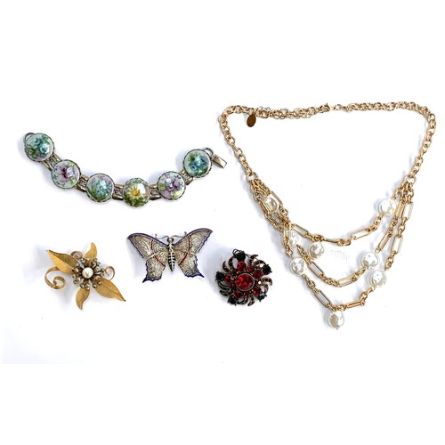 48 - A small lot of jewellery to include a continental silver filigree butterfly brooch with enamel detai... 