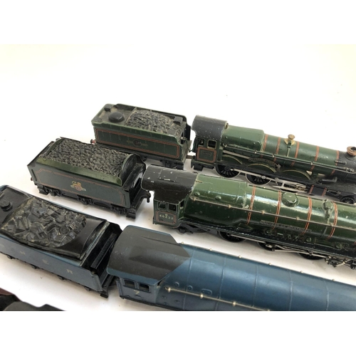 388 - Five Hornby OO gauge locomotives and tenders comprising Llantilio Castle, Sir Nigel Gresley, Duchess... 