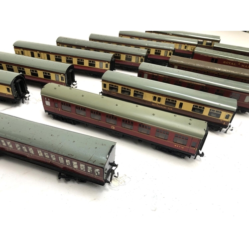 393 - A quantity of Hornby OO gauge passenger rolling stock to include Suburban coach, BR corridor coach, ... 