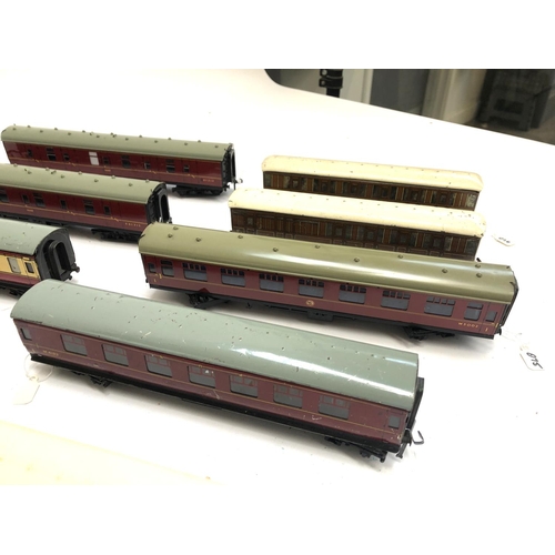 395 - A quantity of Hornby OO gauge passenger rolling stock to include LNER corridor coach 42759, BR corri... 