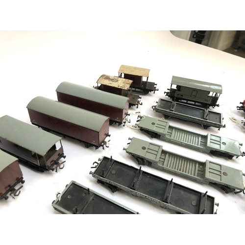 397 - A quantity of Hornby OO gauge freight rolling stock to include Shell, Mobil, Esso, Vacuum, Power tan... 