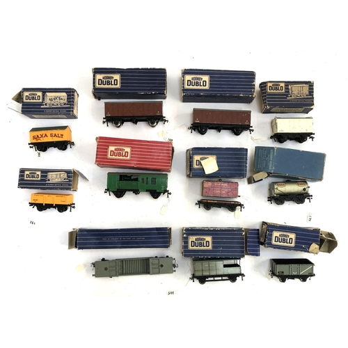 401 - A quantity of boxed Hornby OO gauge freight rolling stock to include low sided wagon with furniture ... 