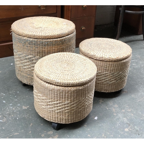 809 - Three wicker storage units on casters (af), the largest 46x44cmH