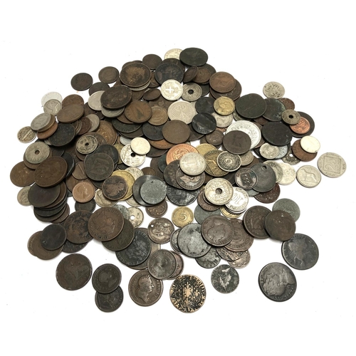 83 - A quantity of coins dating from the 17th century onwards to include 1/2 skilling 1802, 2 doubles 185... 