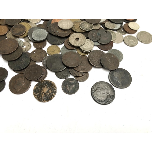 83 - A quantity of coins dating from the 17th century onwards to include 1/2 skilling 1802, 2 doubles 185... 