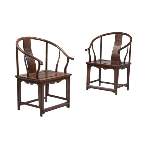 462 - A pair of Chinese Jichimu armchairs in Ming dynasty style, 20th century, each 72cm wide, 55cm deep, ... 