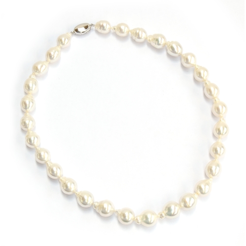 142 - A South Sea pearl necklace, the 29 pearls ranging from 1.2cm to 1.6cm, 44cm unclasped length

Proven... 