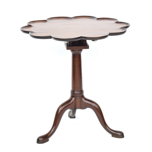 386 - A George III mahogany tilt top tripod table, the moulded scalloped top with birdcage action, on a gu... 