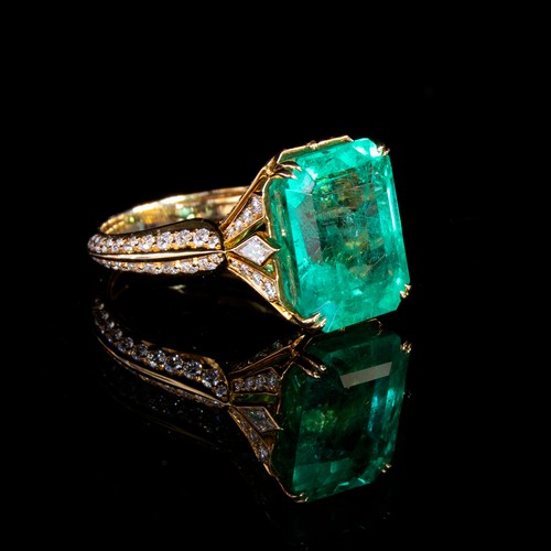 123 - A Kat Florence 18ct gold, emerald and diamond ring, the Muzo Colombian emerald 9.69cts and measuring... 