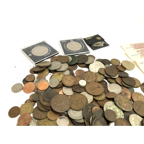 51 - A quantity of mainly British coins to include George IV farthing 1829, £2 coins, commemorative, Eliz... 