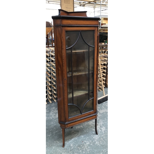 825 - An Edwardian glazed standing corner cabinet, 152cmH