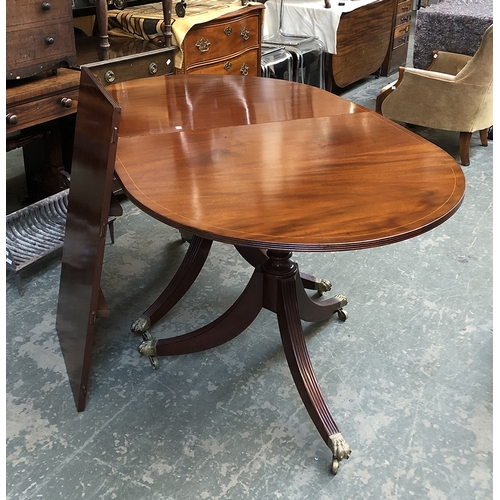 800 - A Regency style D-end dining table with single leaf