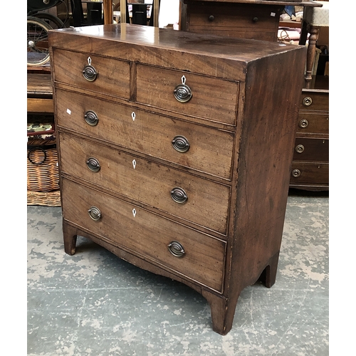 827 - A George III caddy-topped mahogany chest of two short over three long drawers on bracket feet, 95x46... 