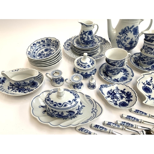 2065 - A quantity of Bohemia Zwiebelmuster Czech blue and white dinner ware, to include coffee pot, graduat... 