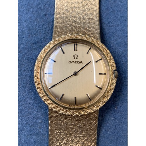 154 - An Omega 18ct gold bracelet watch, cal.620 manual wind movement, 33mm diameter, gross weight 76g

Pr... 