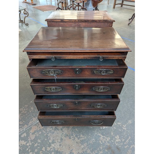 379 - A neat George III mahogany bachelor's chest, with brushing slide over four graduating drawers, on br... 