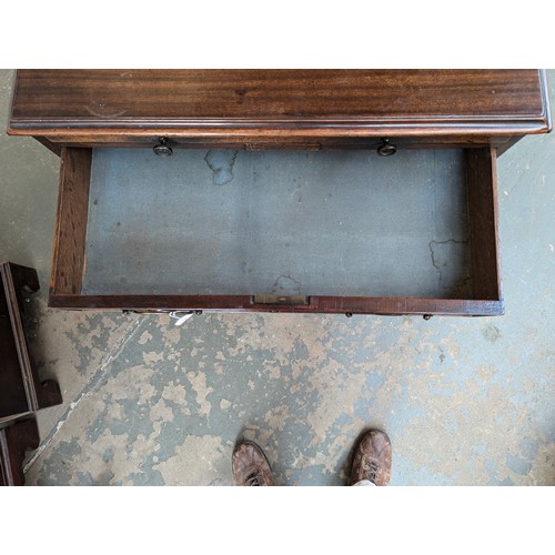 379 - A neat George III mahogany bachelor's chest, with brushing slide over four graduating drawers, on br... 