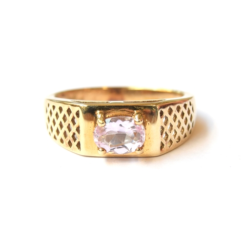 41 - A 9ct gold Katlang pink topaz ring, the topaz 1.04cts, size T 1/2, 4.9g