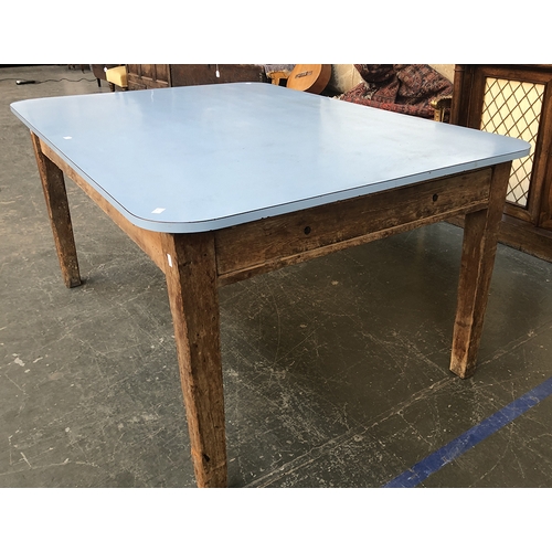 661 - A formica topped pine kitchen table, 153x105x73cmH