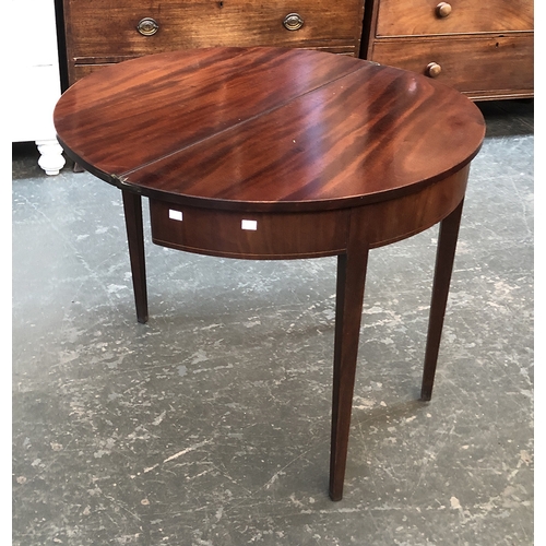 701 - A George III demilune mahogany gateleg tea table with square tapered legs, 86x74cmH