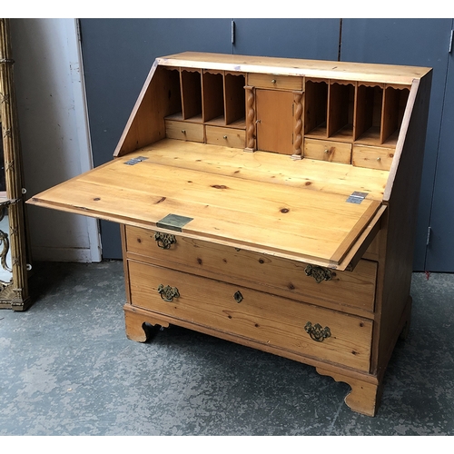 806 - A pine bureau in George III style, 92cmW