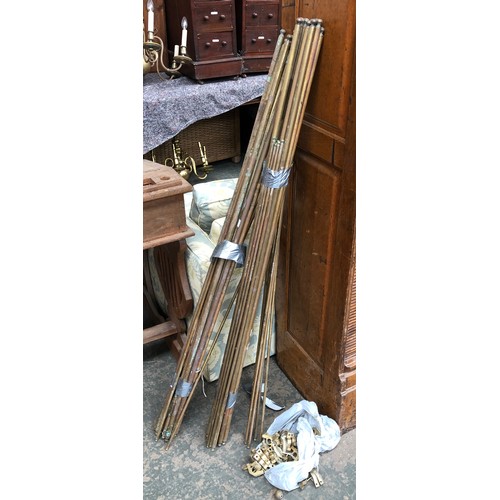 628 - A quantity of brass stair rods, 107cmL and 136cmL, with ends