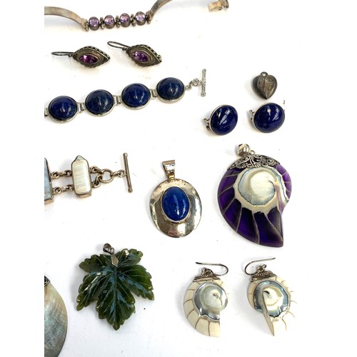 39 - A quantity of 925 silver jewellery to include lapis lazuli bracelet, earrings and pendant; citrine p... 