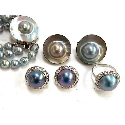 40 - A quantity of grey and peacock cultured pearl jewellery, to include three strand pearl necklace with... 