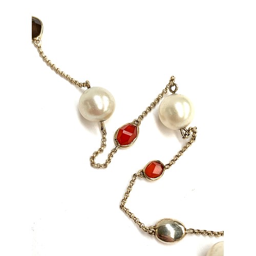 70 - A silver station chain interspersed with cultured pearls and agate, fastening with a 9ct gold clasp,... 