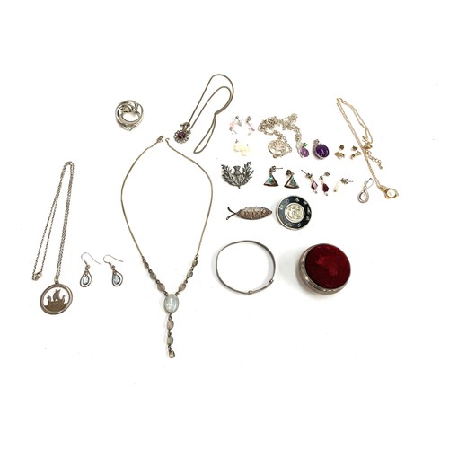 71 - A small lot of jewellery and silver to include a 925 silver and moonstone necklace, a pair of silver... 