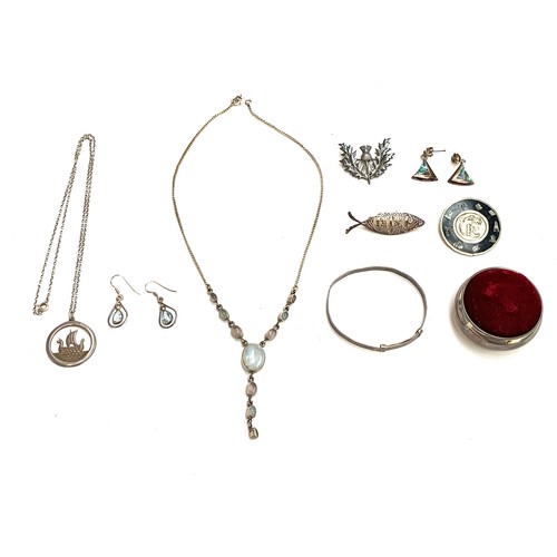 71 - A small lot of jewellery and silver to include a 925 silver and moonstone necklace, a pair of silver... 