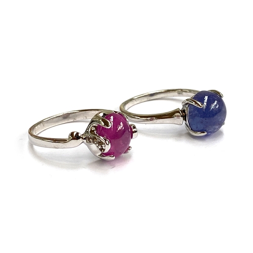 19 - A sterling silver ring set with a pink sapphire cabochon, 4.1cts, with white topaz set shoulders, si... 