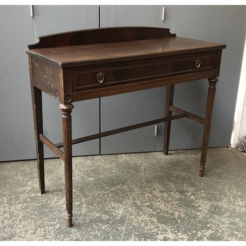 1334 - An early 20th century mahogany console table, on reeded front legs, 107x43x89cm