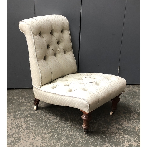 1370 - A 19th century button upholstered walnut slipper chair, on C&C paten ceramic casters