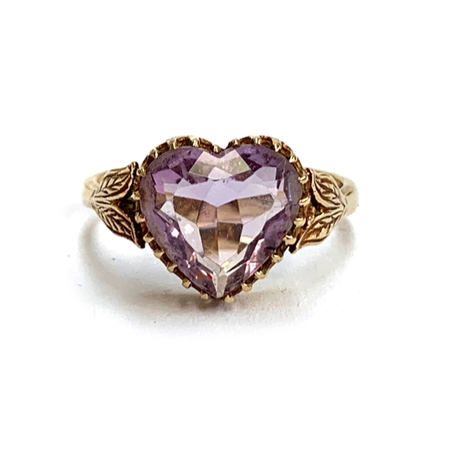 115 - A 9ct gold ring set with a heart shaped amethyst, size O 1/2, 2.4g