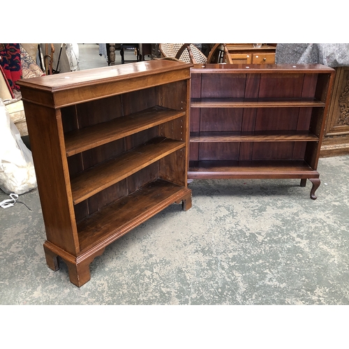 1348 - Two small mahogany bookcases, each with two adjustable shelves, 91cmW and 88cmW (2)