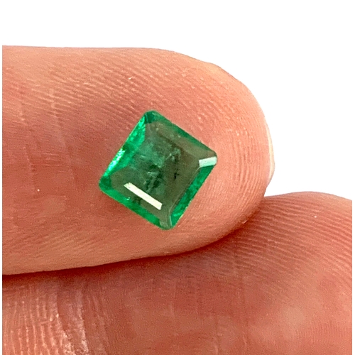 91 - A loose emerald, approx. 0.9ct, 5.5x6mm