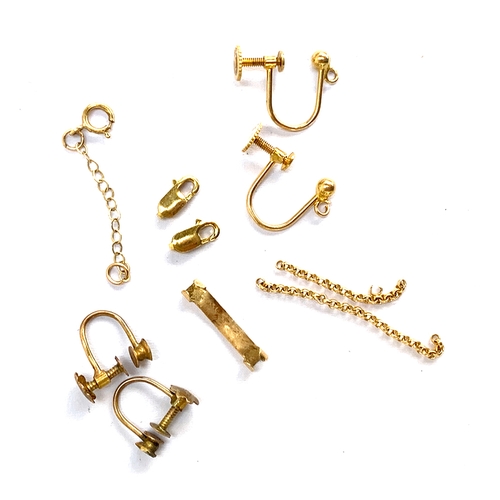 95 - 9ct gold jewellery spares, earring screwbacks, two lobster clasps, ring re-sizer band, gross weight ... 