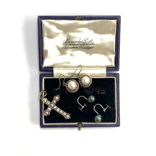 142A - A pair of 9ct white gold and peacock grey pearl screw back earrings, gross weight 2g; together with ... 